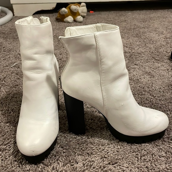 Fashion nova white chunky boots - Picture 1 of 3